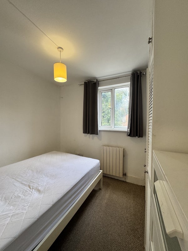 Room Sulgrave Road in Greater London