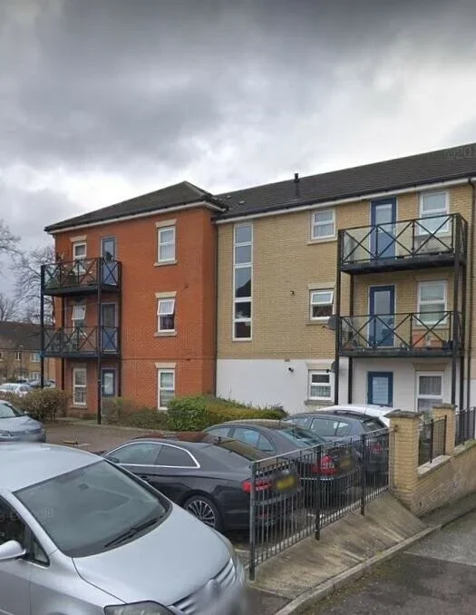 Flat Juniper Court in London