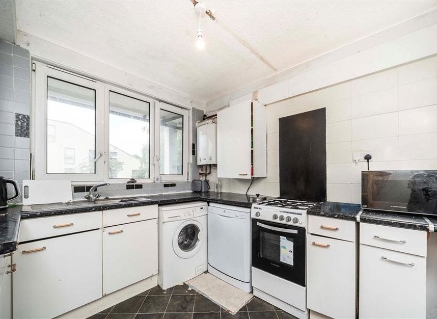 Flat Long Lane in Greater London
