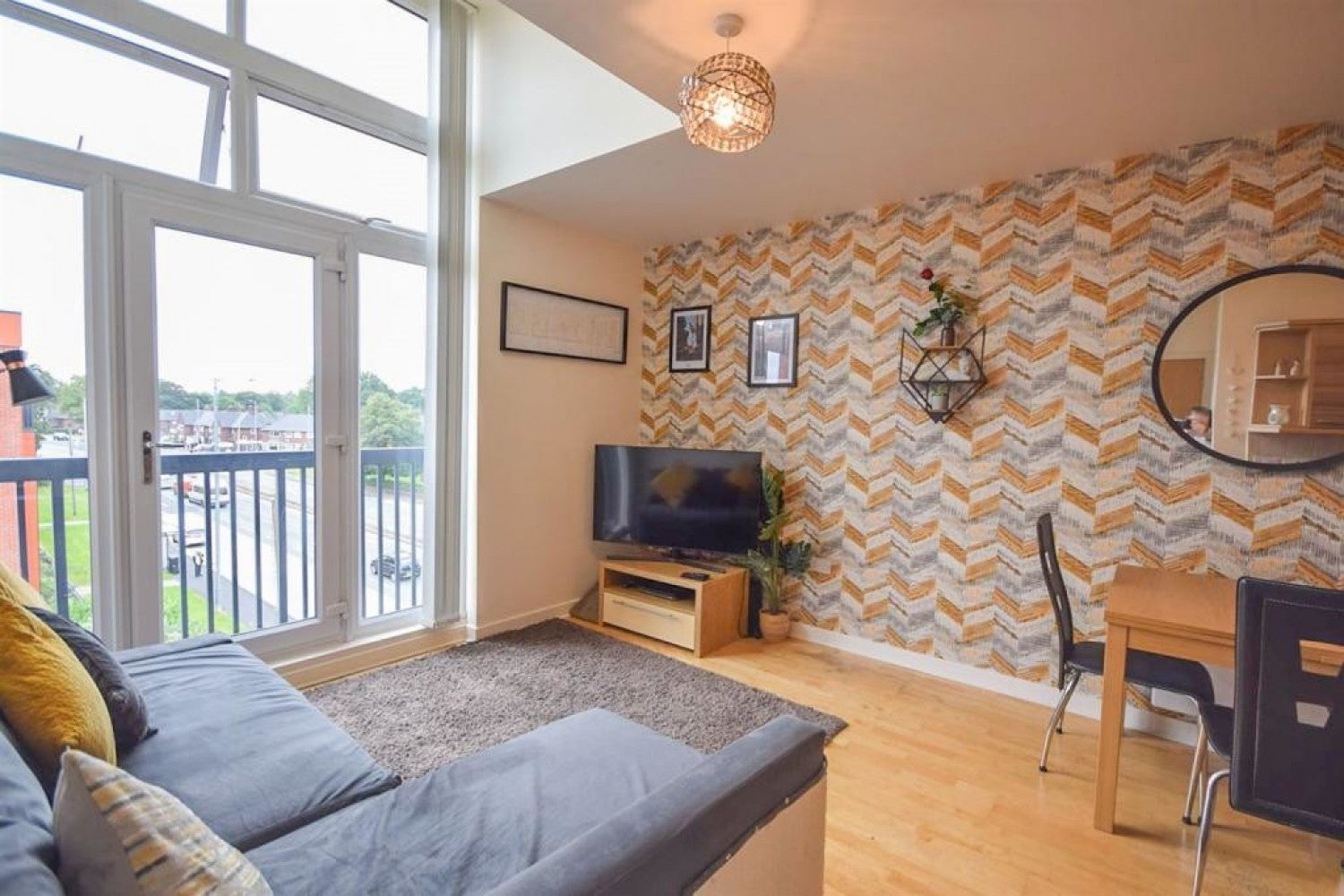 Flat Lauriston Close in Manchester