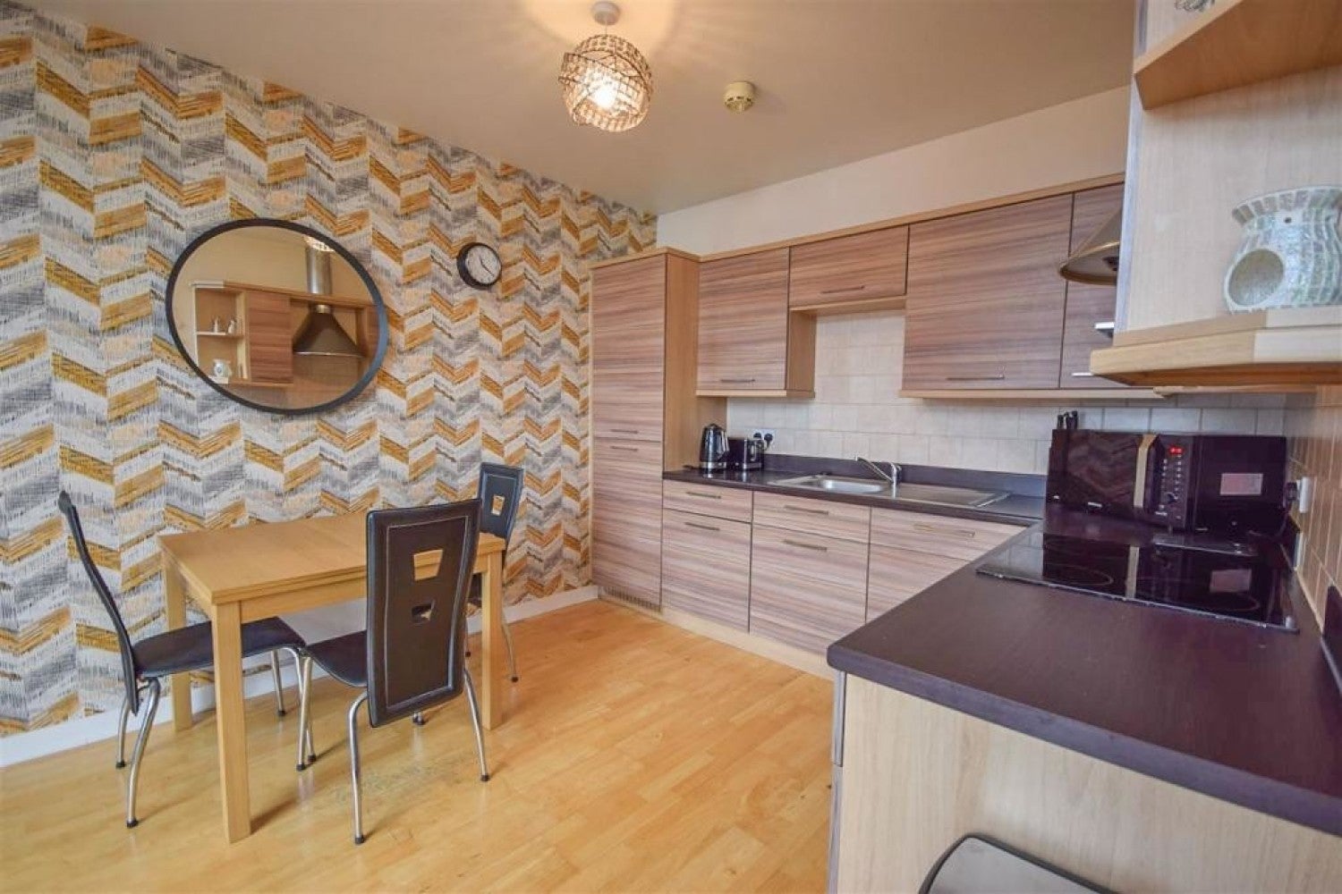 Flat Lauriston Close in Manchester