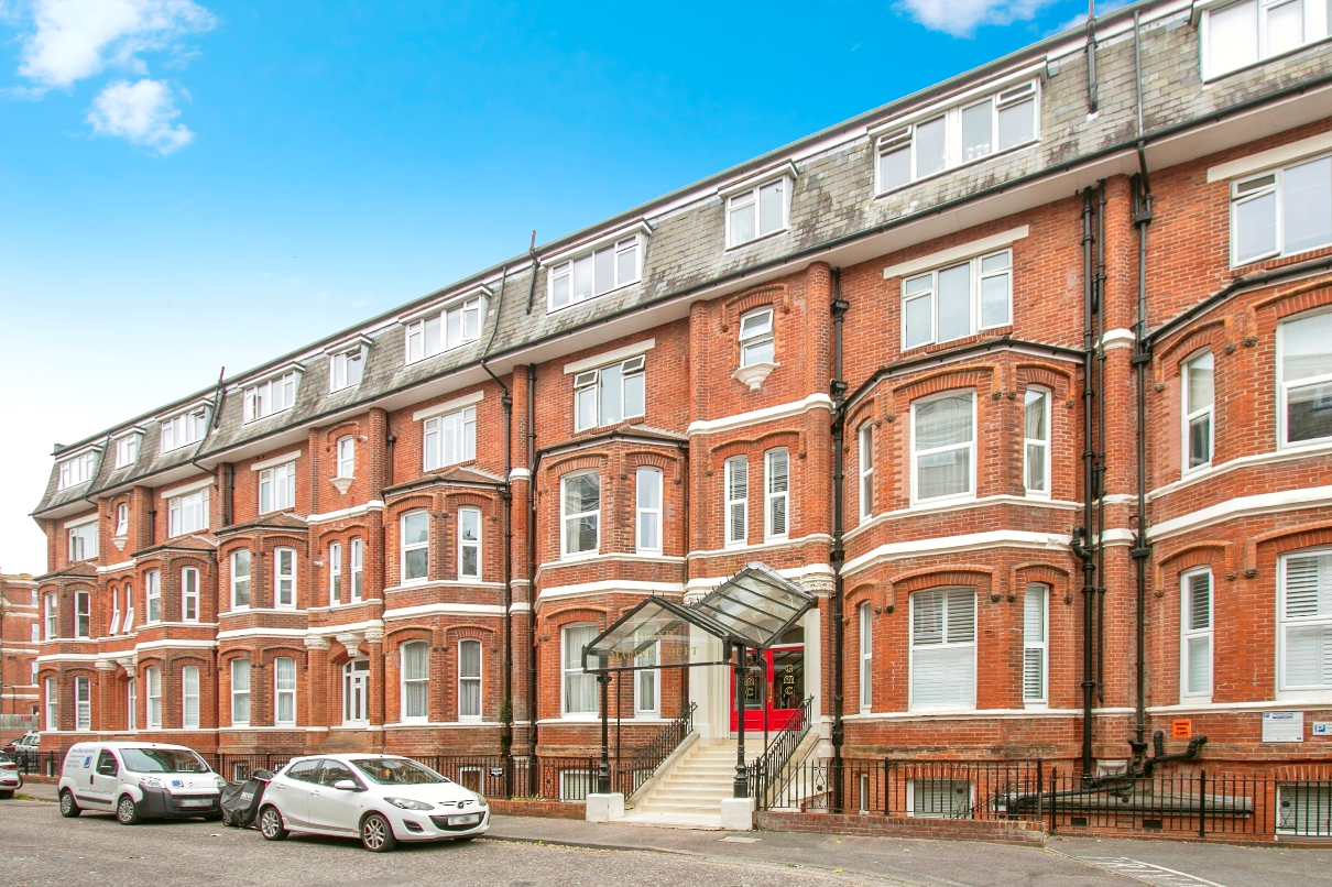 Flat Durley Gardens in Bournemouth