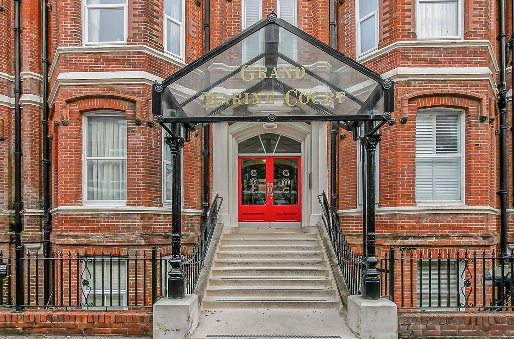 Flat Durley Gardens in Bournemouth