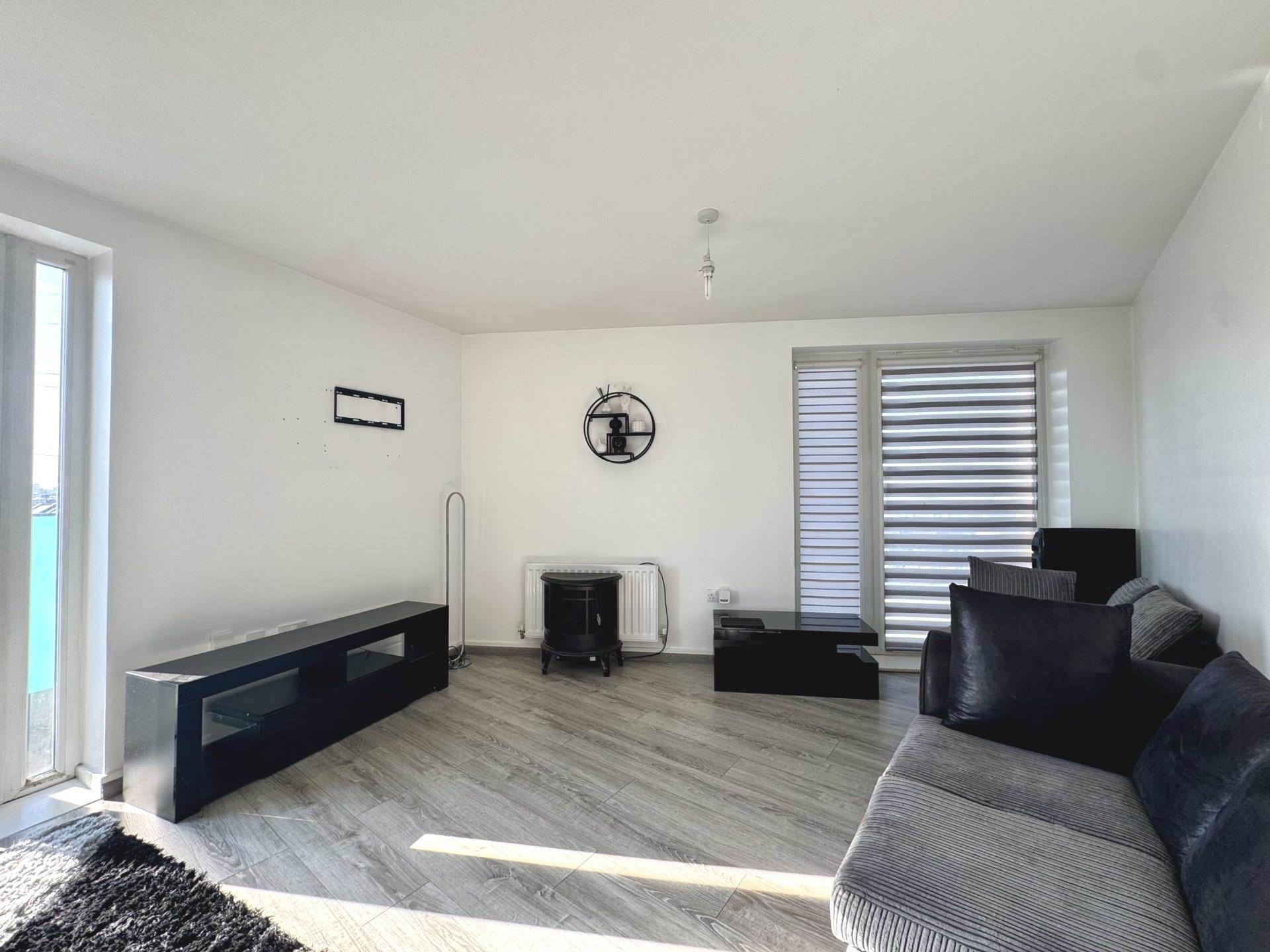 Flat Minter Road in Greater London