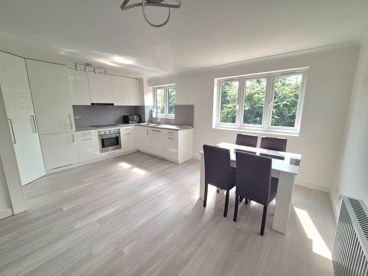 Flat Spa Court in Greater London
