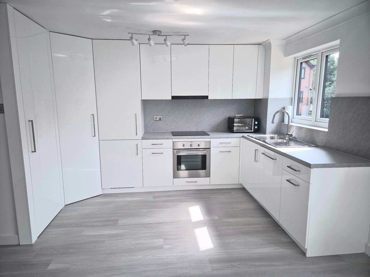Flat Spa Court in Greater London