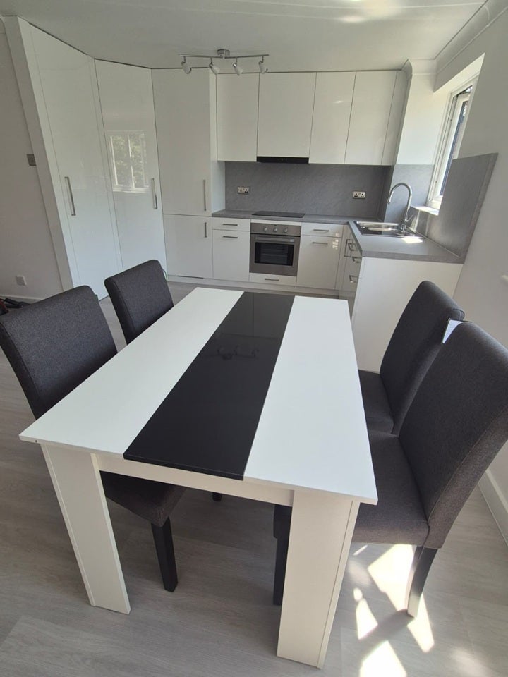 Flat Spa Court in Greater London