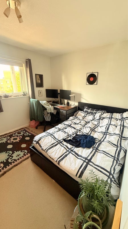 Room Warwick Drive in Greater London