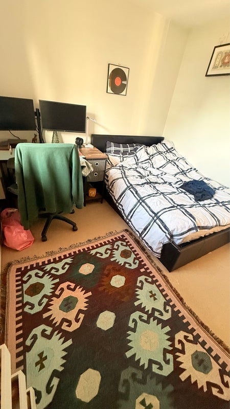 Room Warwick Drive in Greater London