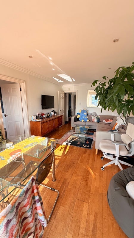 Room Warwick Drive in Greater London