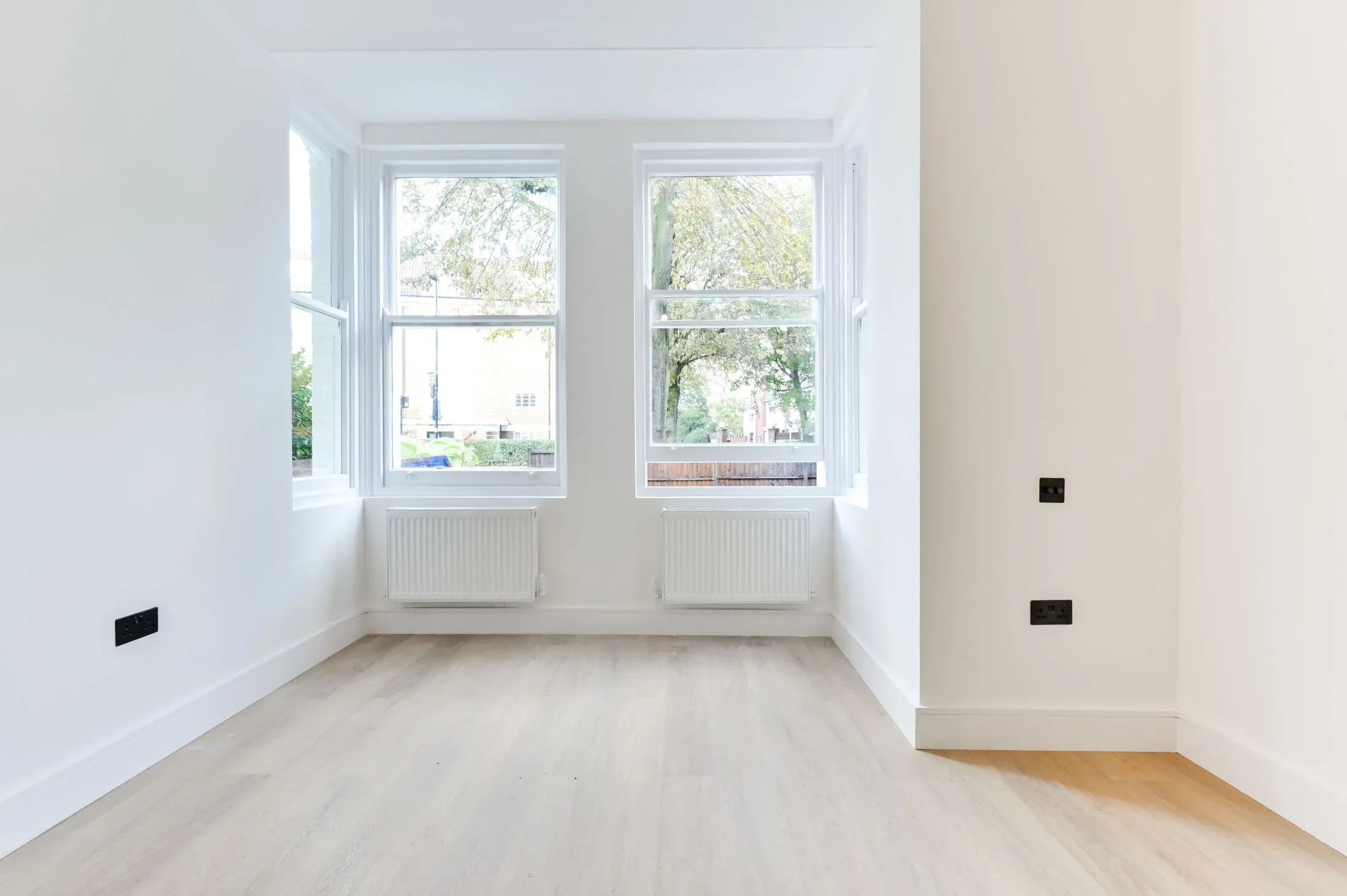 Flat Montpelier Road in Greater London