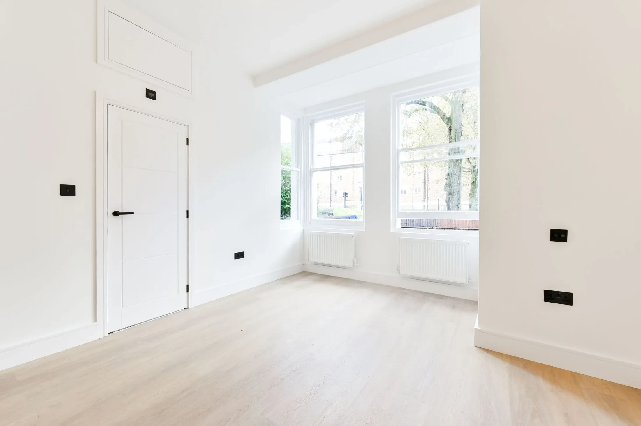 Flat Montpelier Road in Greater London