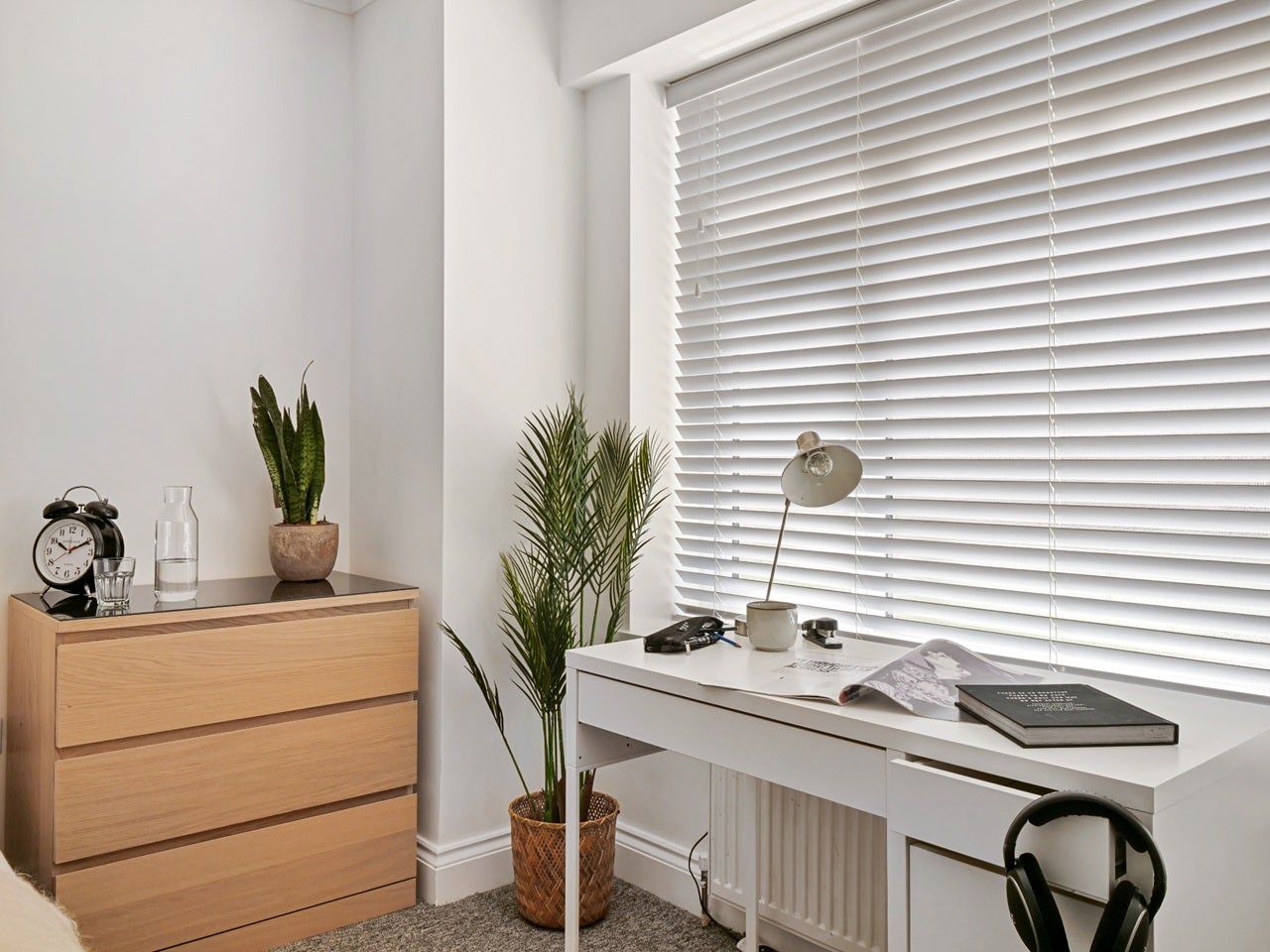 Room Groveley Road in Sunbury-on-Thames