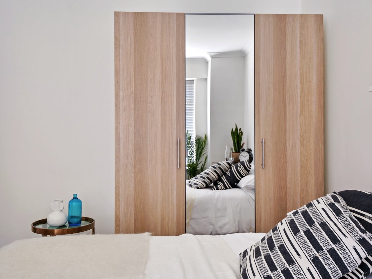 Room Groveley Road in Sunbury-on-Thames
