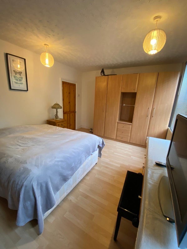 Room Roberts Road in Greater London