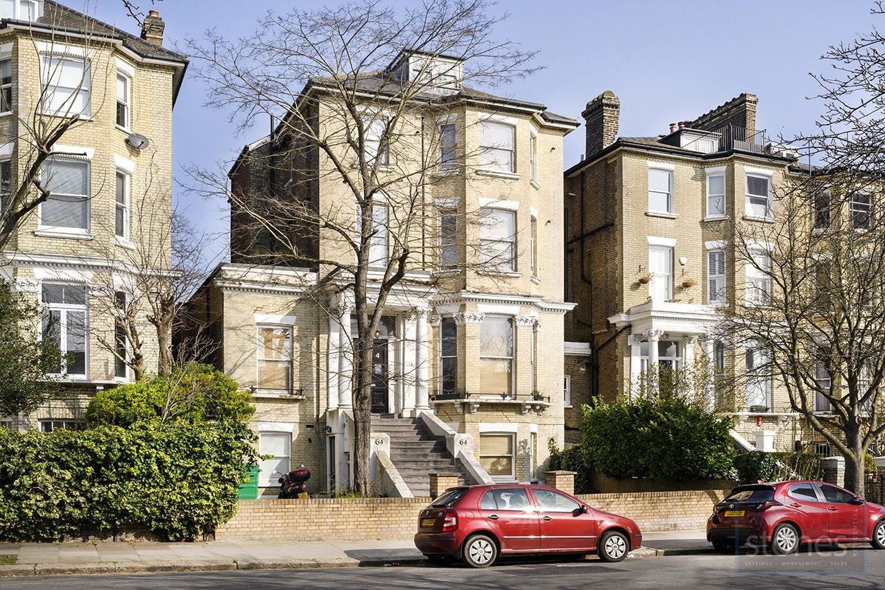 Flat Fellows Road in Greater London