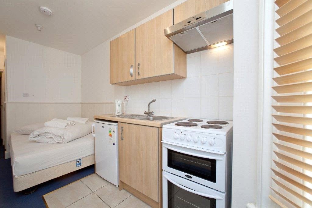 Flat Fellows Road in Greater London
