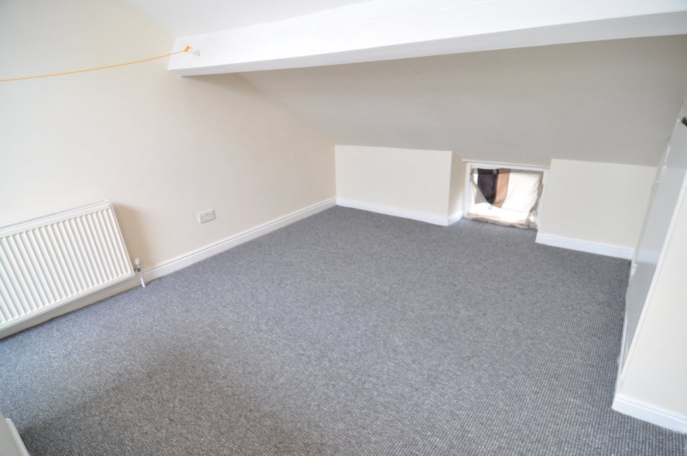 Flat King Street in Hoyland