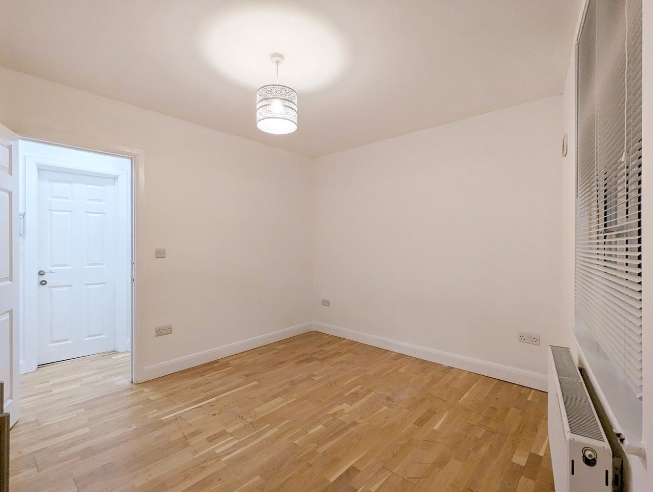 Flat High Street in Cheshunt