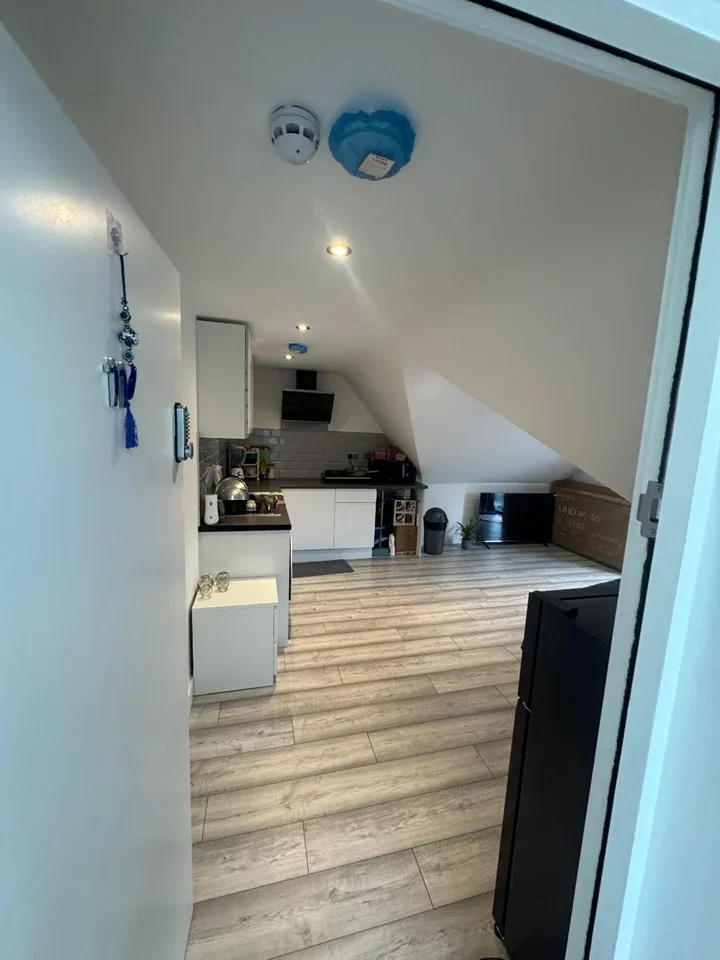 Flat Cranbrook Road in Greater London