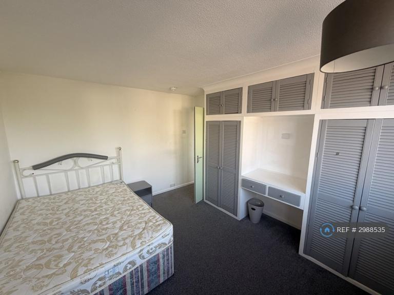Room Ensbury Avenue in Bournemouth
