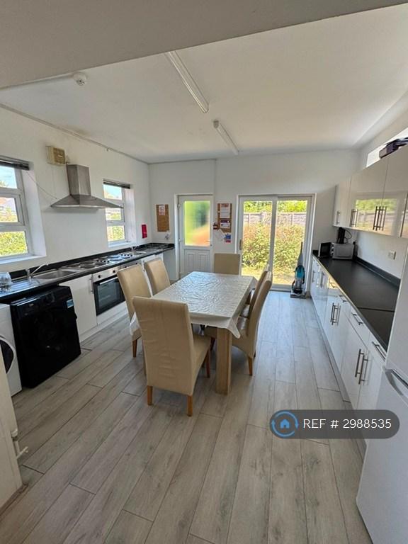 Room Ensbury Avenue in Bournemouth