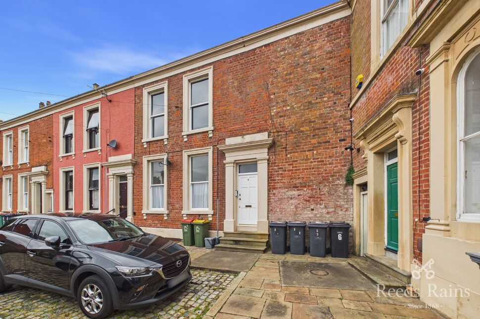 Flat Avenham Place in Preston