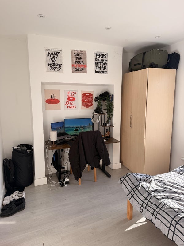 Room Trinder Road in Greater London