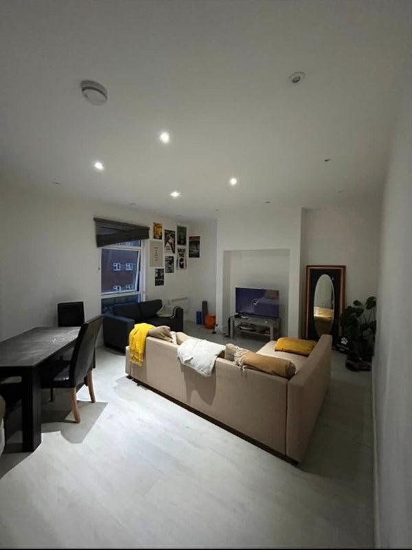 Room Trinder Road in Greater London
