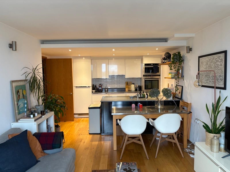 Room Barlby Road in Greater London