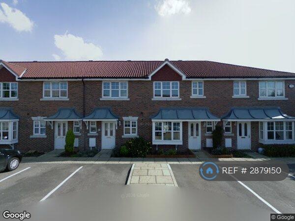 Room Lingfield Avenue in Dartford