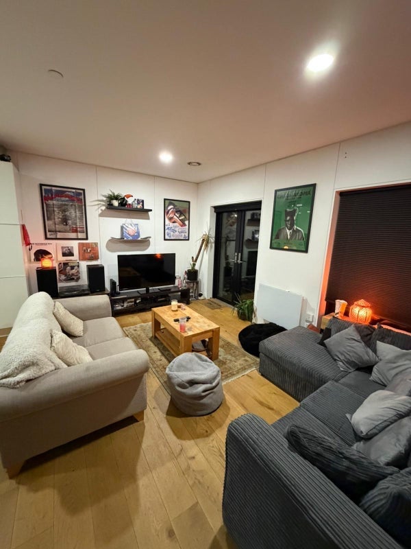 Room Senior Lane in Salford
