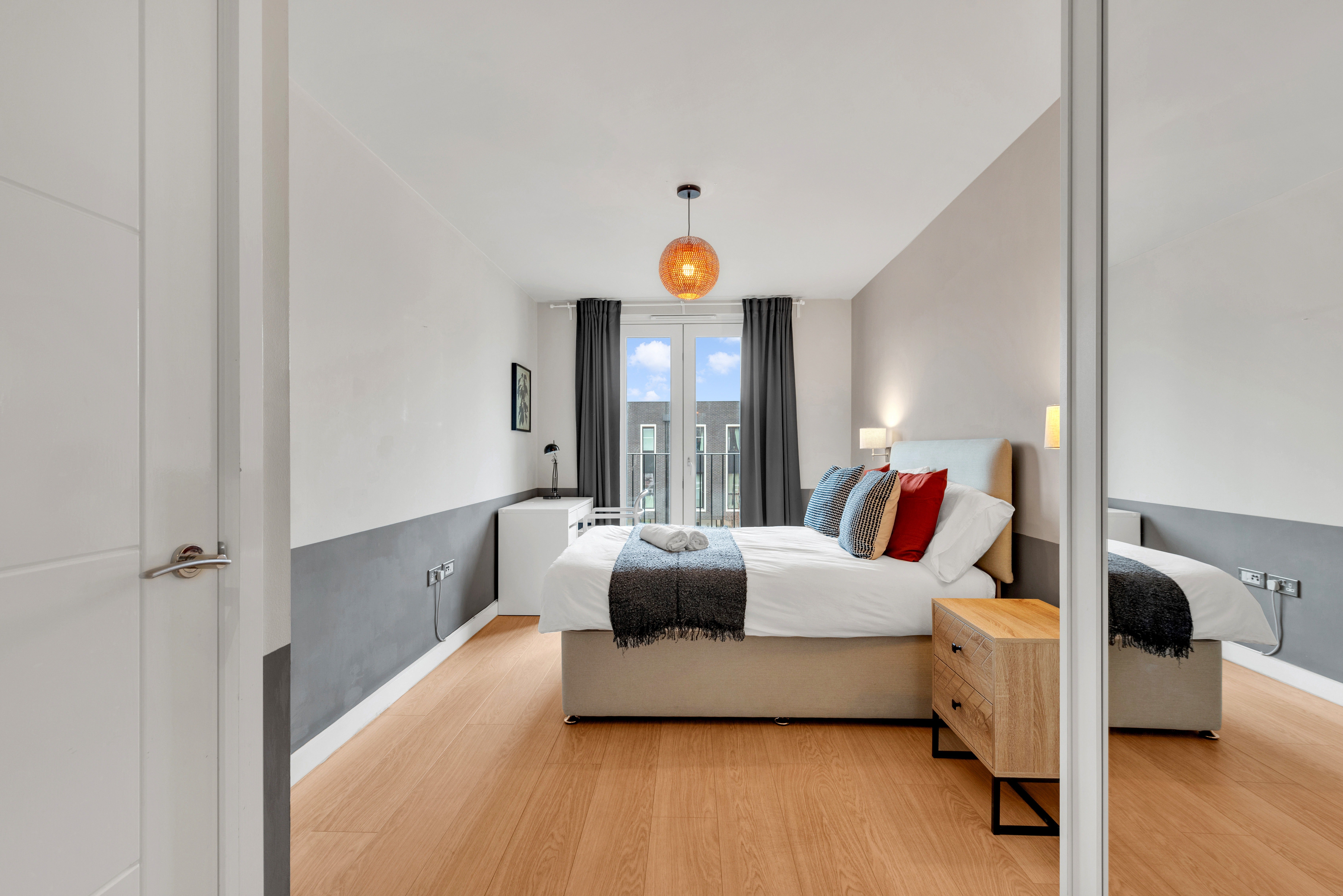 Flat Derny Avenue in Greater London