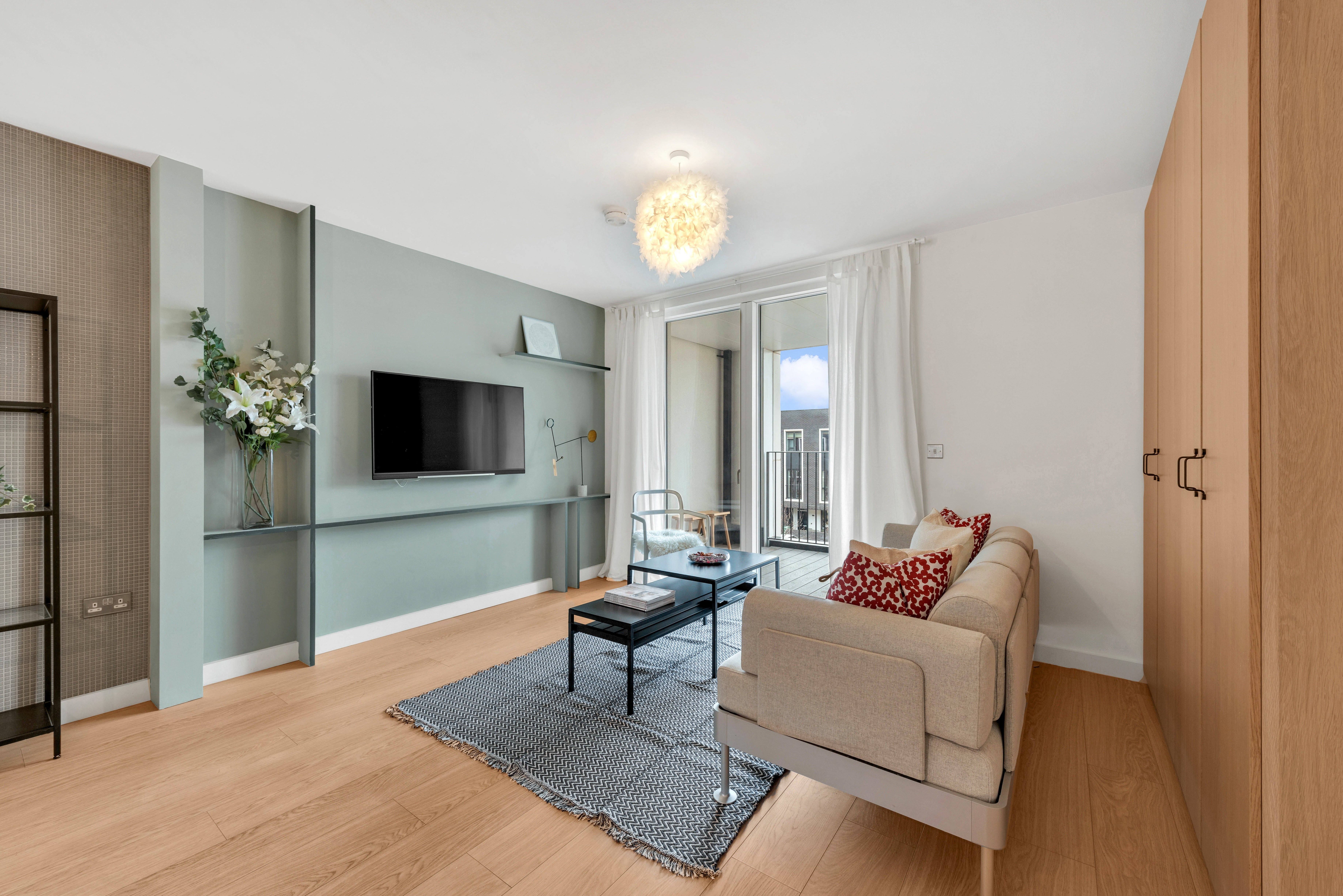 Flat Derny Avenue in Greater London