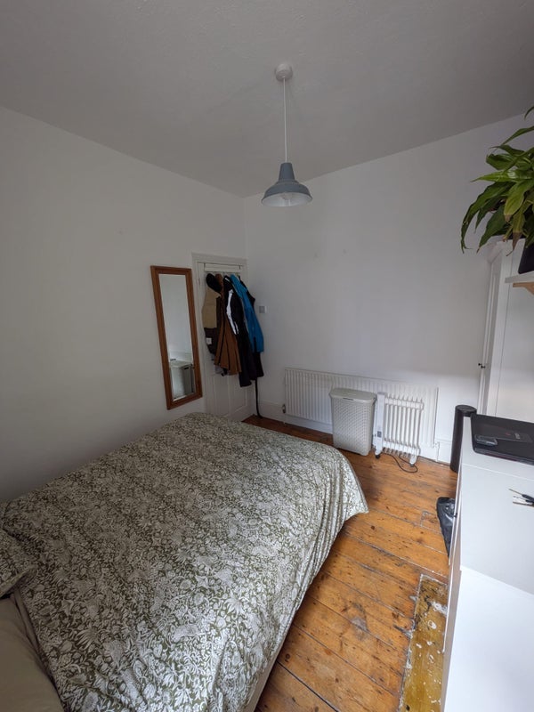 Room Fairfield Road in Greater London