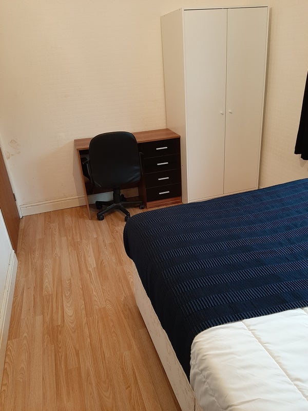 Room Nickson Road in Coventry