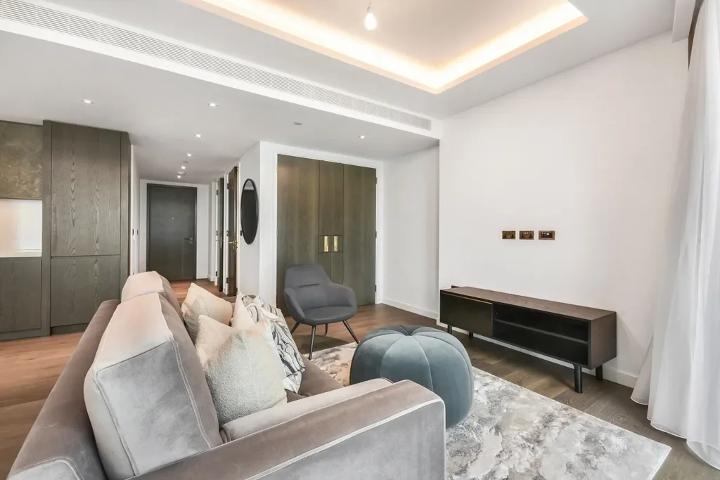 Flat Carnation Way in Greater London