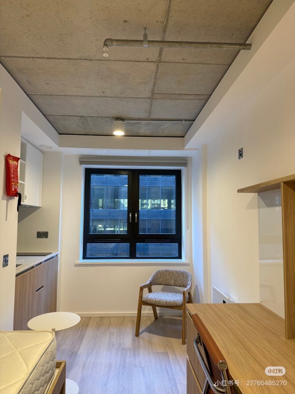 Room Rutherford Way in Greater London