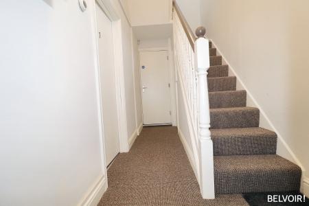 Flat Cosslett Place in Cardiff