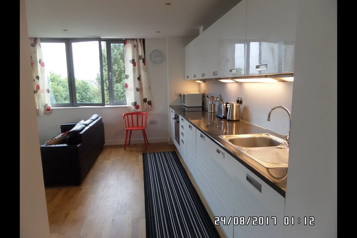 Room East Ferry Road in Greater London