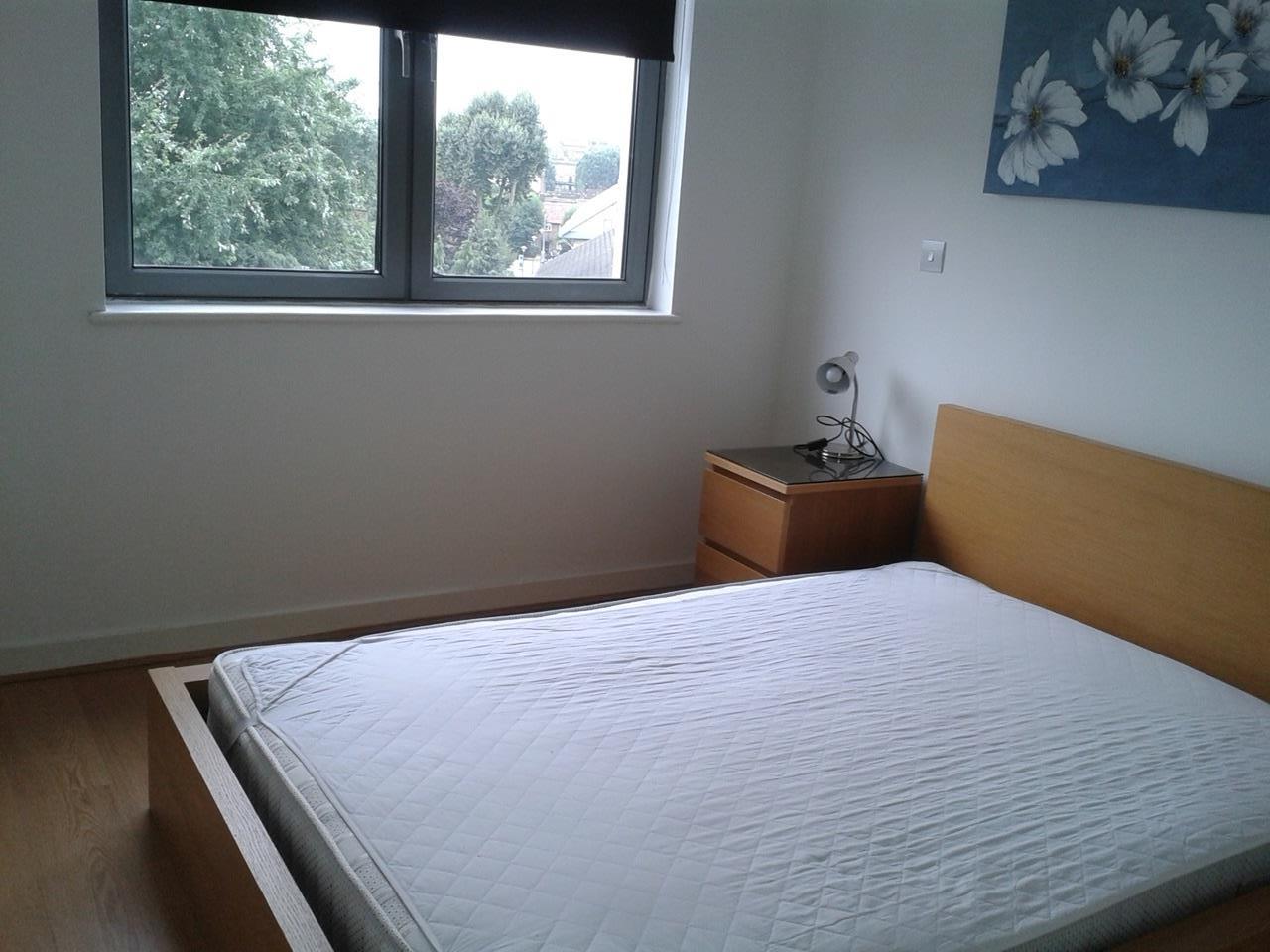 Room East Ferry Road in Greater London
