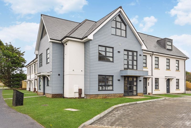 Flat Sandlands Point in Chichester
