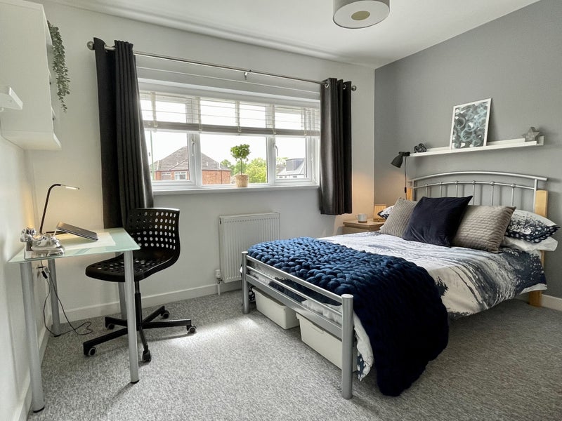 Room Lindridge Road in Metropolitan Borough of Solihull