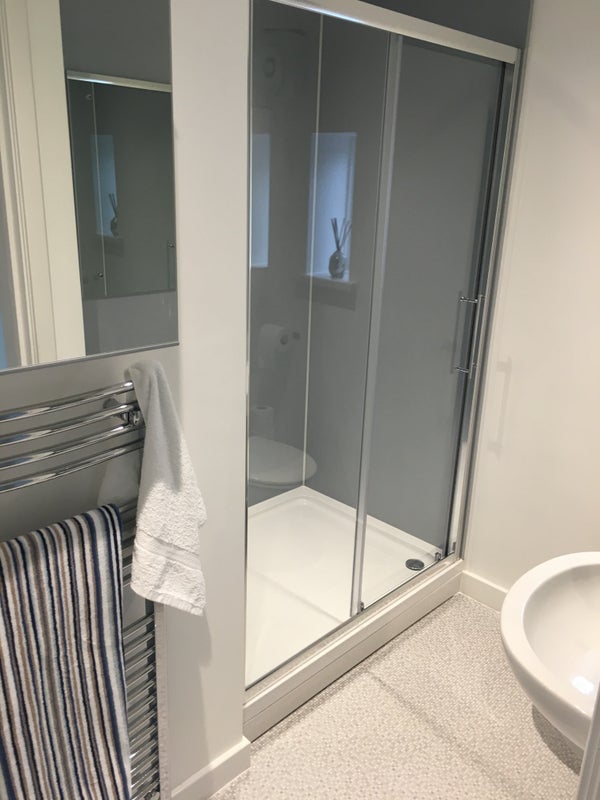 Room Lindridge Road in Metropolitan Borough of Solihull