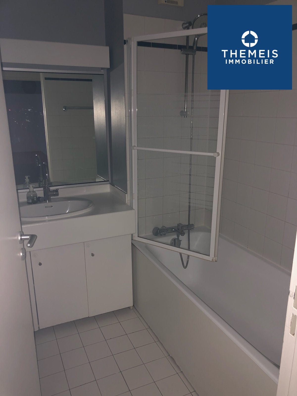 Flat Rue de Courcelles in Levallois-Perret