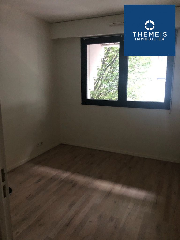 Flat Rue de Courcelles in Levallois-Perret