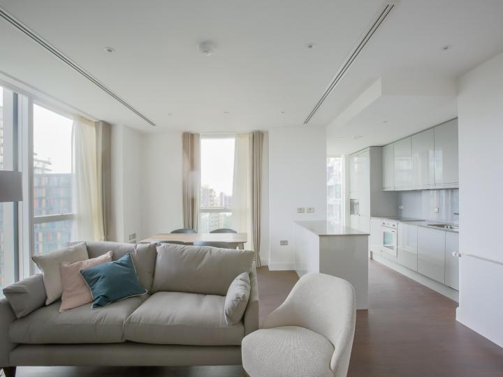 Flat Harbour Way in Greater London