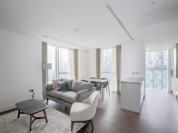 Flat Harbour Way in Greater London
