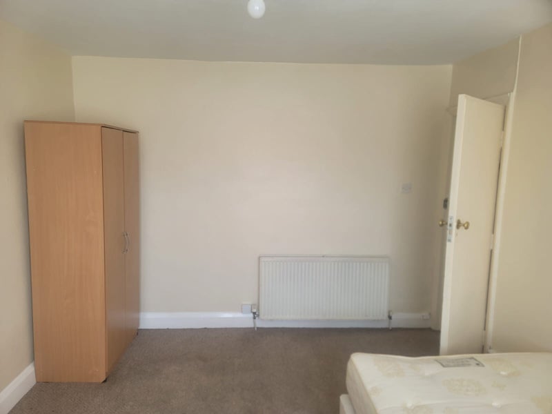 Room Sandhurst Road in Greater London