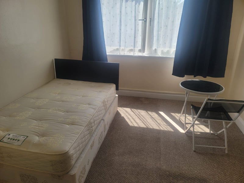 Room Sandhurst Road in Greater London